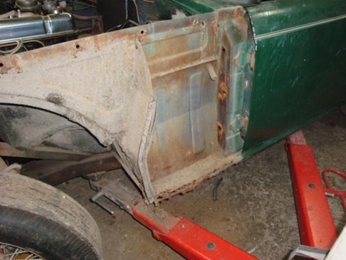 Triumph TR4 dunkelgruen 005.jpg